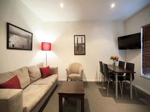 The Waves Apartments - Sunshine Coast Tourism 6