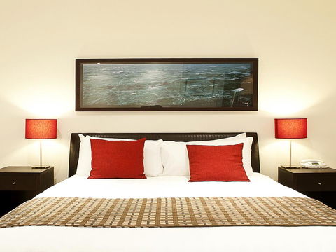The Waves Apartments - Sunshine Coast Tourism 9