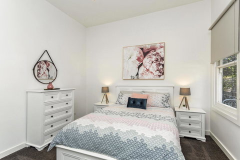 Central Bendigo Cottage, Walk To Everywhere!! - Sunshine Coast Tourism 1