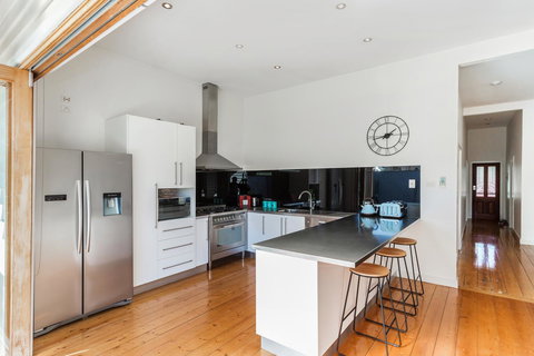 Central Bendigo Cottage, Walk To Everywhere!! - Sunshine Coast Tourism 7