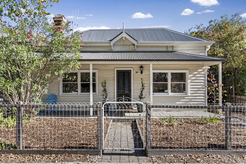 Central Bendigo Cottage, Walk To Everywhere!! - Sunshine Coast Tourism 10