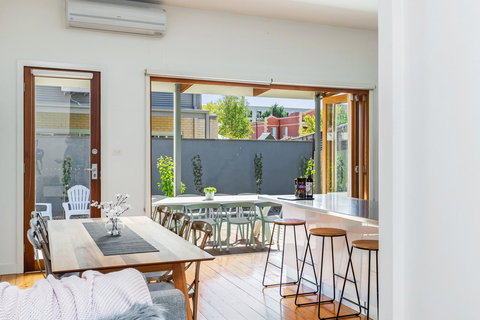 Central Bendigo Cottage, Walk To Everywhere!! - Sunshine Coast Tourism 8