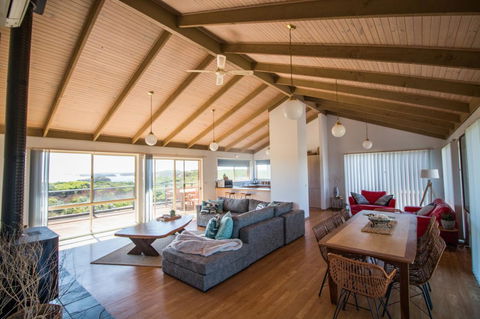 Sunsets On Martyrs Luxury Coastal Beach House Peterborough - Sunshine Coast Tourism 0