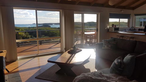 Sunsets On Martyrs Luxury Coastal Beach House Peterborough - Sunshine Coast Tourism 1