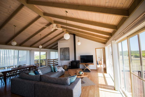 Sunsets On Martyrs Luxury Coastal Beach House Peterborough - Sunshine Coast Tourism 2