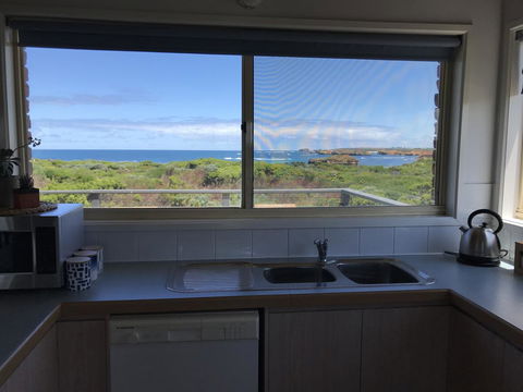Sunsets On Martyrs Luxury Coastal Beach House Peterborough - Sunshine Coast Tourism 7