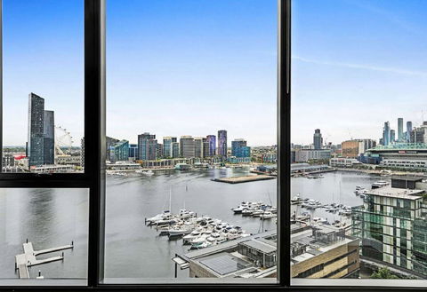 Pars Apartments - Collins Wharf Waterfront, Docklands - Sunshine Coast Tourism 21