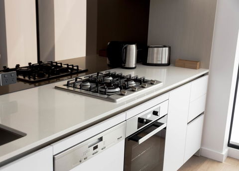 Pars Apartments - Collins Wharf Waterfront, Docklands - Sunshine Coast Tourism 24