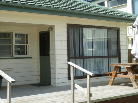 Beachcomber Holiday Units - Sunshine Coast Tourism 24