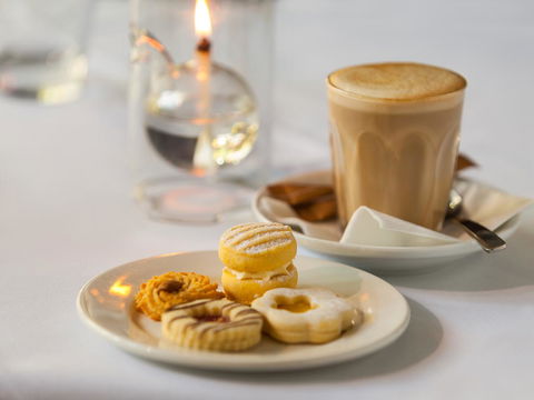 Hotel Grand Chancellor Melbourne - Holiday Sunshine Coast 37