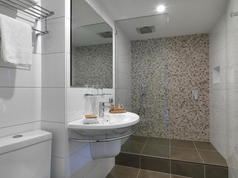 Hotel Grand Chancellor Melbourne - Holiday Sunshine Coast 6
