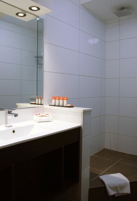 Hotel Grand Chancellor Melbourne - Holiday Sunshine Coast 10