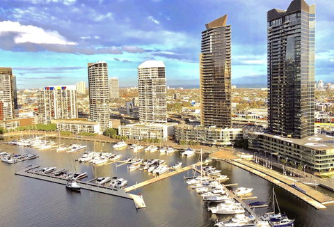 Brilliant Victoria Harbour Waterfront - Sunshine Coast Tourism 16