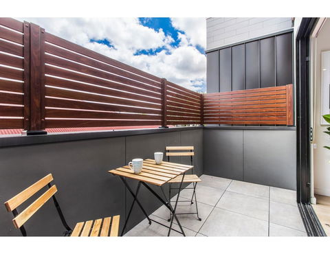 Boutique Apartment In Quiet, Sought-after Suburb - Holiday Sunshine Coast 2