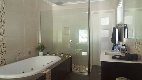 Abbys Cottages Bright - Holiday Sunshine Coast 35