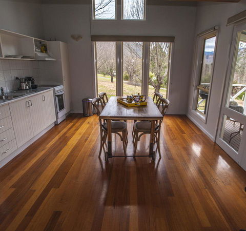 Abbys Cottages Bright - Holiday Sunshine Coast 18