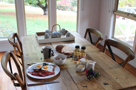 Abbys Cottages Bright - Holiday Sunshine Coast 1