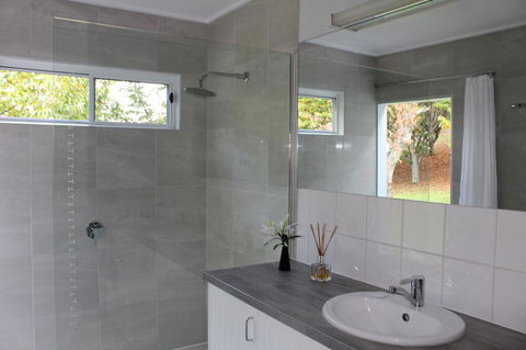 Abbys Cottages Bright - Holiday Sunshine Coast 9