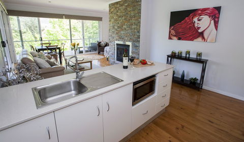 Abbys Cottages Bright - Holiday Sunshine Coast 5