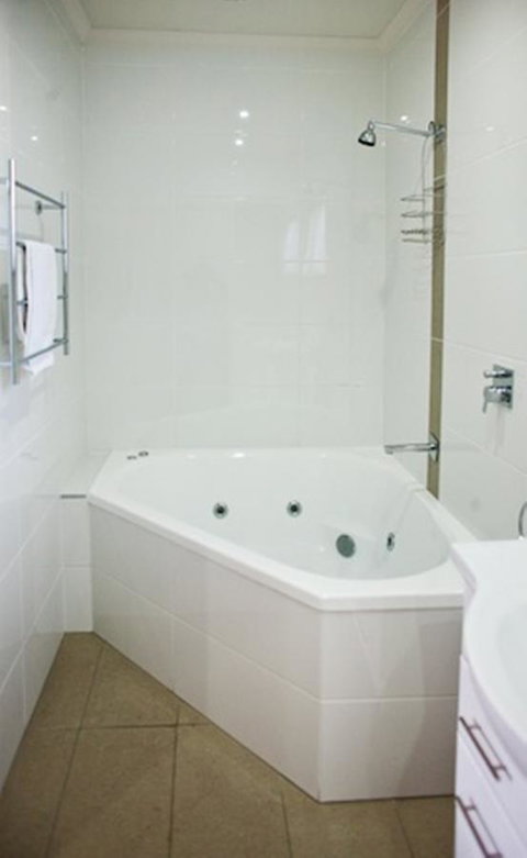 Coachman Motel And Holiday Units - Holiday Sunshine Coast 3