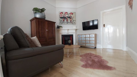 Boutique Heritage Studios On Ryrie Geelong CBD Opposite Hospital - Sunshine Coast Tourism 8