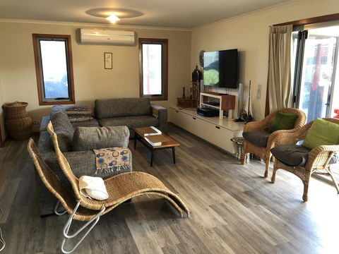 Beautiful, Cosy And Quiet - Holiday Sunshine Coast 3