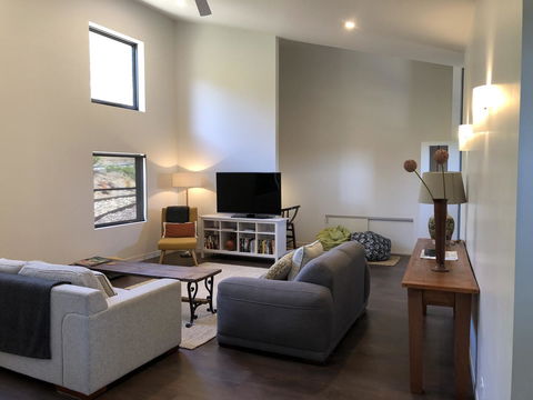 Saje\'s House & Pod - Holiday Sunshine Coast 0