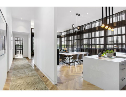 Ultimate Luxury Penthouse From The Block - Holiday Sunshine Coast 16