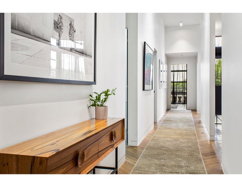 Ultimate Luxury Penthouse From The Block - Holiday Sunshine Coast 12