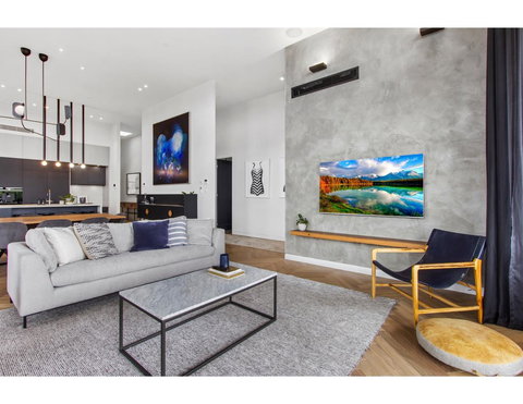 Ultimate Luxury Penthouse From The Block - Holiday Sunshine Coast 10