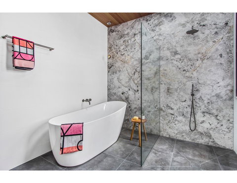 Ultimate Luxury Penthouse From The Block - Holiday Sunshine Coast 17