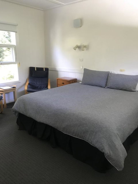 Gipsy Point Lodge & Cottages - Sunshine Coast Tourism 10