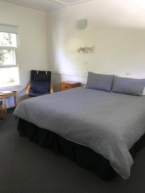 Gipsy Point Lodge & Cottages - Sunshine Coast Tourism 1