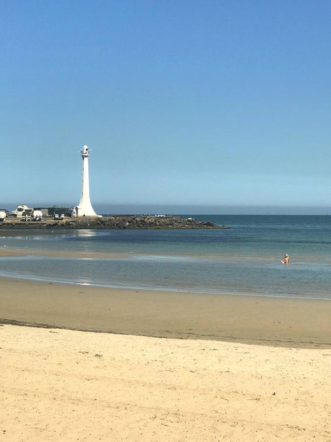 Beach Front Beauty - Sunshine Coast Tourism 21