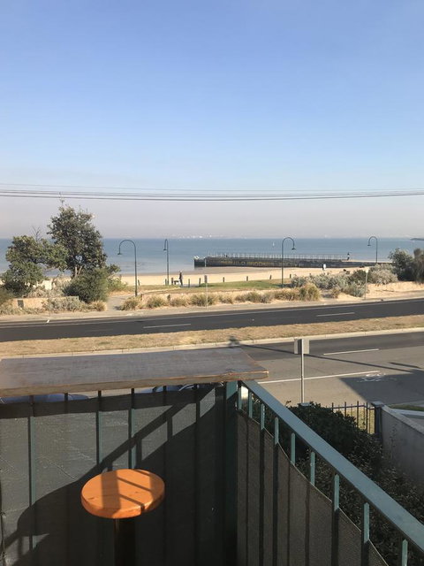 Beach Front Beauty - Sunshine Coast Tourism 24