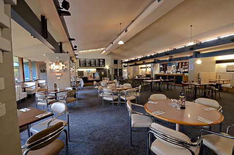 Burvale Hotel - Sunshine Coast Tourism 26