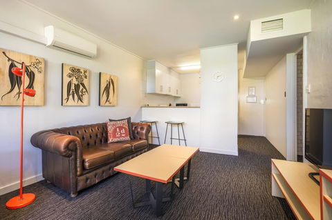 Burvale Hotel - Sunshine Coast Tourism 3