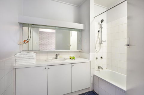 Burvale Hotel - Sunshine Coast Tourism 1