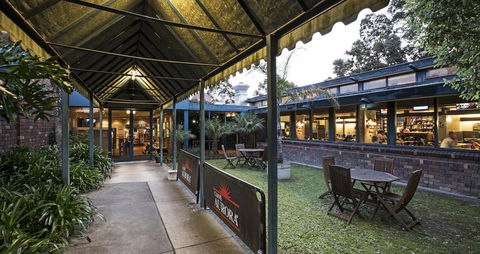 Burvale Hotel - Sunshine Coast Tourism 17