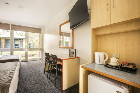 Burvale Hotel - Sunshine Coast Tourism 36