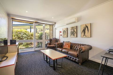 Burvale Hotel - Sunshine Coast Tourism 33