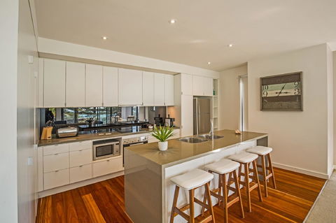 C-Scape Esplanade Cowes - Sunshine Coast Tourism 2