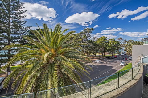 C-Scape Esplanade Cowes - Sunshine Coast Tourism 5