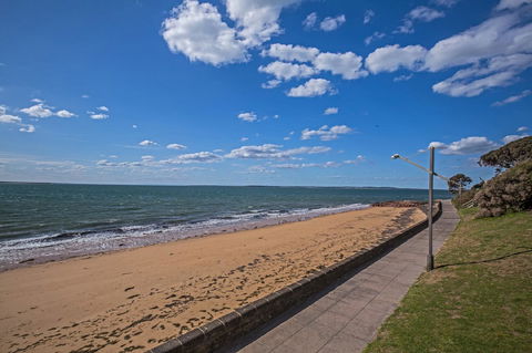 C-Scape Esplanade Cowes - Sunshine Coast Tourism 21
