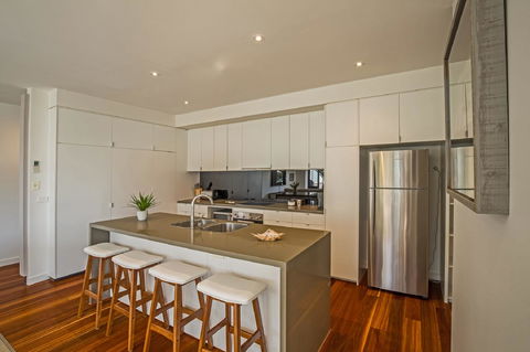 C-Scape Esplanade Cowes - Sunshine Coast Tourism 9