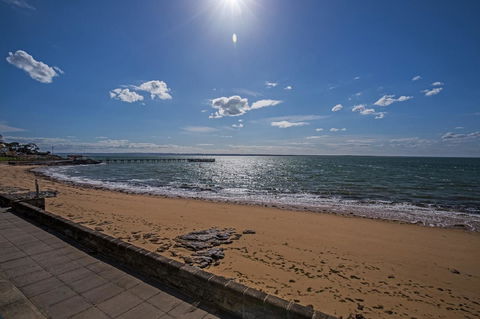 C-Scape Esplanade Cowes - Sunshine Coast Tourism 22
