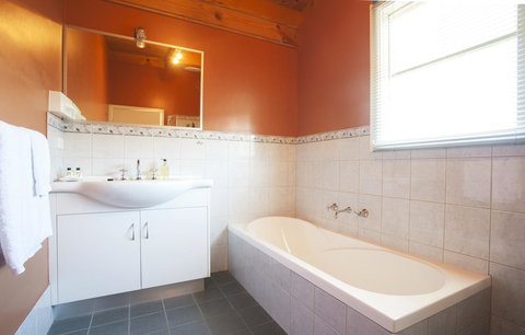 Beechworth Cedar Cottages - Sunshine Coast Tourism 11