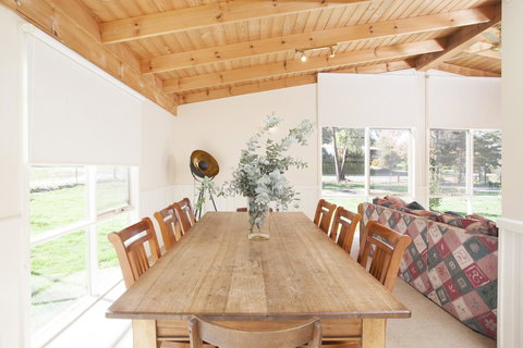 Beechworth Cedar Cottages - Sunshine Coast Tourism 3