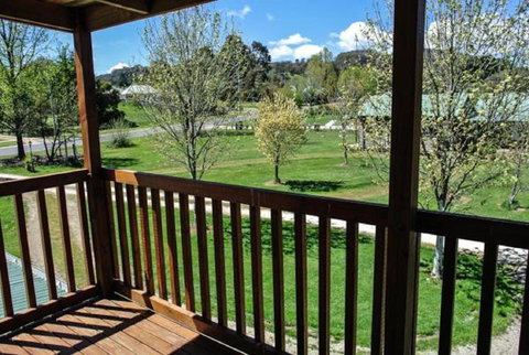 Beechworth Cedar Cottages - Sunshine Coast Tourism 6