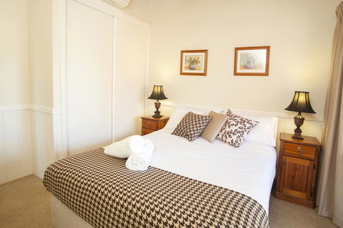 Beechworth Cedar Cottages - Sunshine Coast Tourism 7